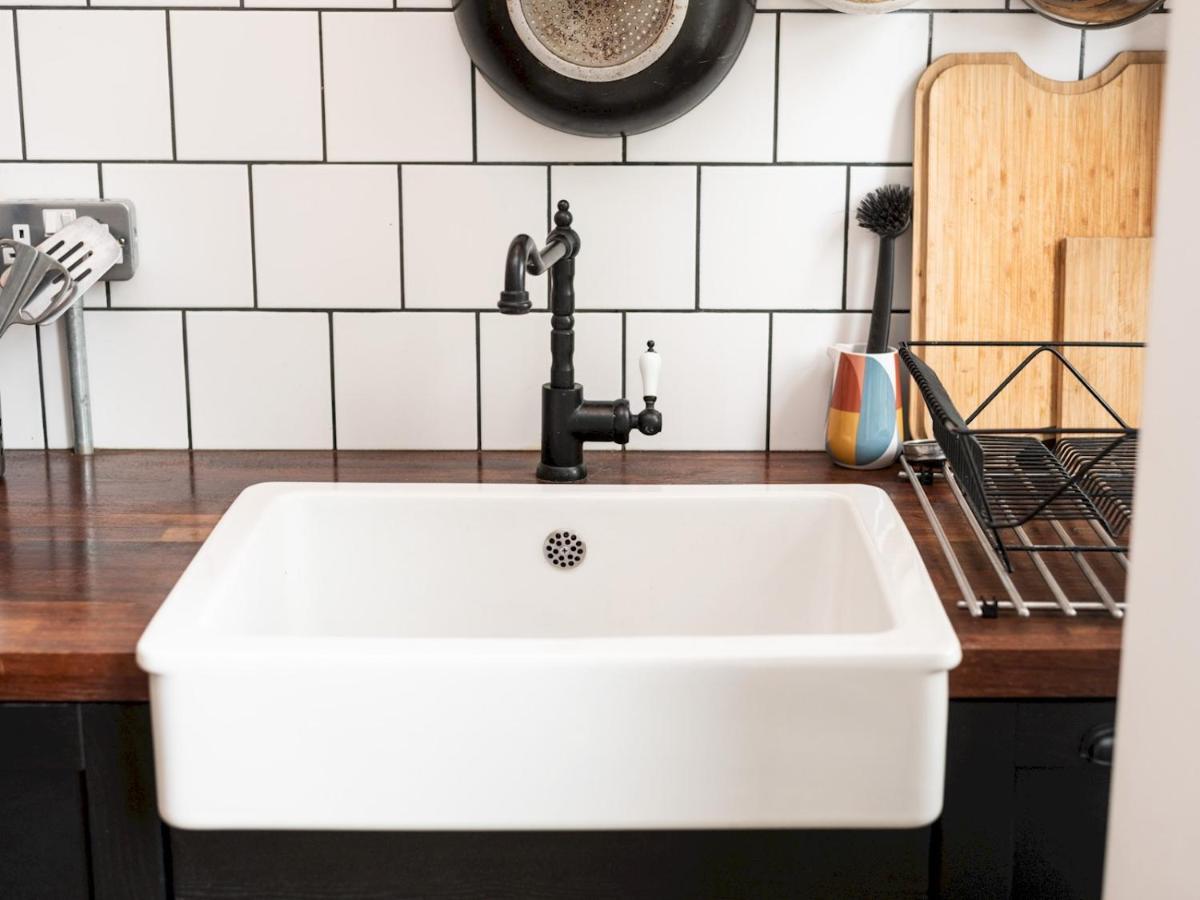 Pass The Keys Rustic And Quirky Flat In Charming Charlton Village Londra Dış mekan fotoğraf